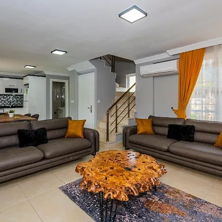 Blue - 4 Bedroom In Hisarönü *