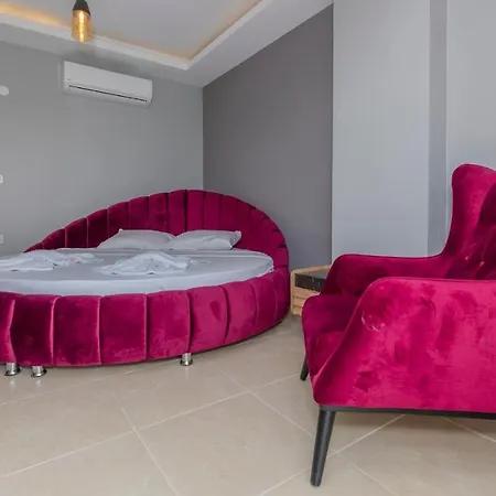 Blue - 4 Bedroom In Hisaroenue Villa