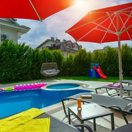 Villa Blue - 4 Bedroom In Hisaroenue Oludeniz
