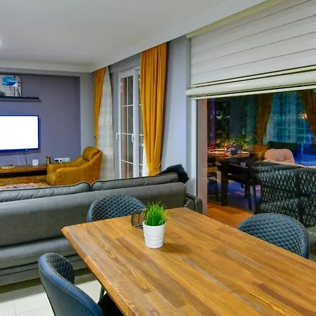 Villa Blue - 4 Bedroom In Hisaroenue Oludeniz