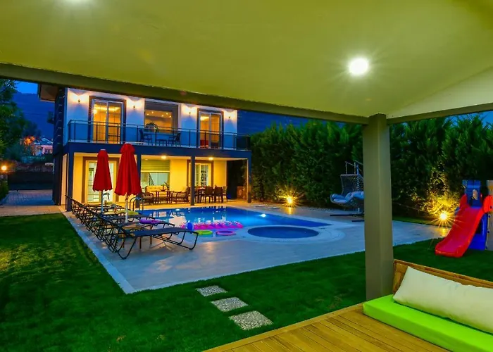 Blue - 4 Bedroom In Hisaroenue Villa