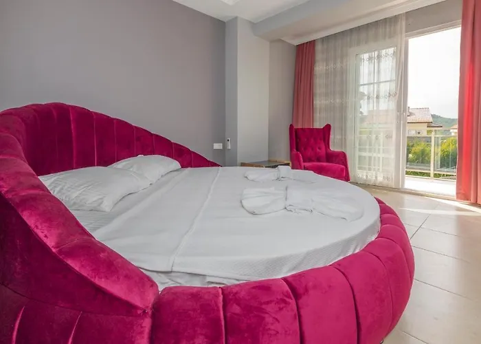 Villa Blue - 4 Bedroom In Hisaroenue