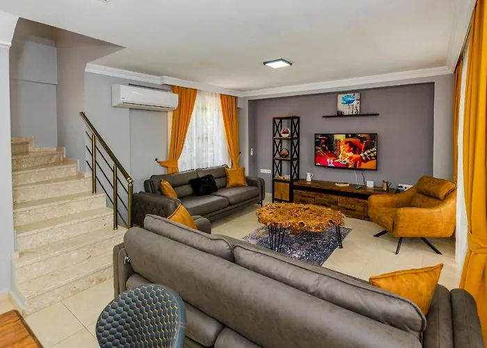 Blue - 4 Bedroom In Hisaroenue Villa