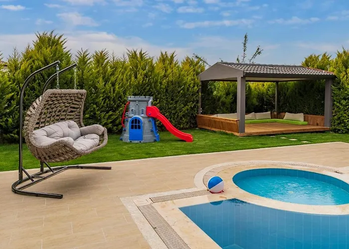 Villa Blue - 4 Bedroom In Hisaroenue