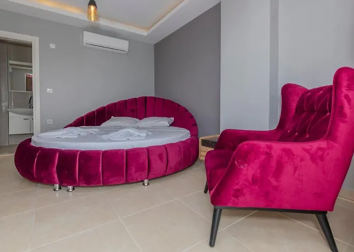 Blue - 4 Bedroom In Hisaroenue Villa