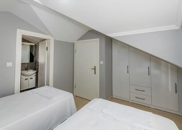 Blue - 4 Bedroom In Hisaroenue Villa *