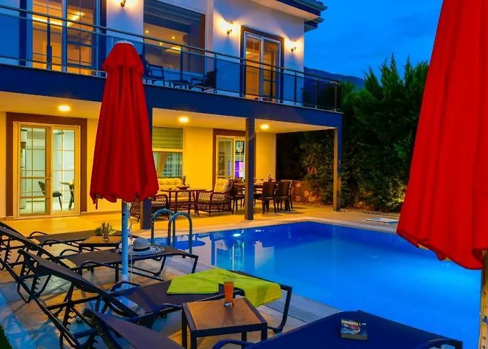 Blue - 4 Bedroom In Hisaroenue