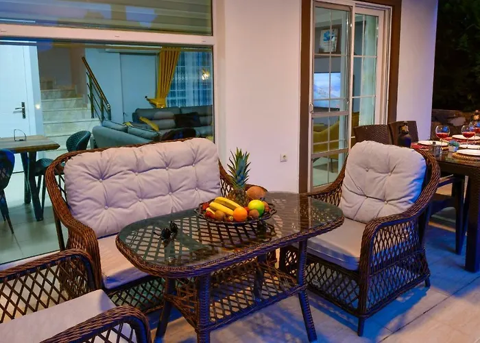 Βίλα Blue - 4 Bedroom In Hisaroenue *