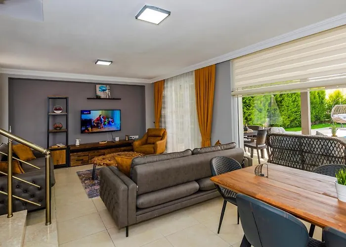 Blue - 4 Bedroom In Hisaroenue