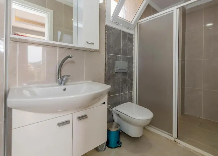 Blue - 4 Bedroom In Hisaroenue Ολουντενίζ