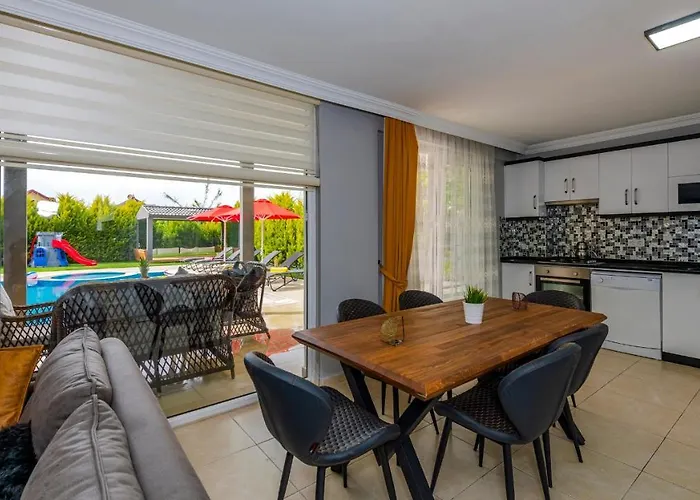 Blue - 4 Bedroom In Hisaroenue Βίλα