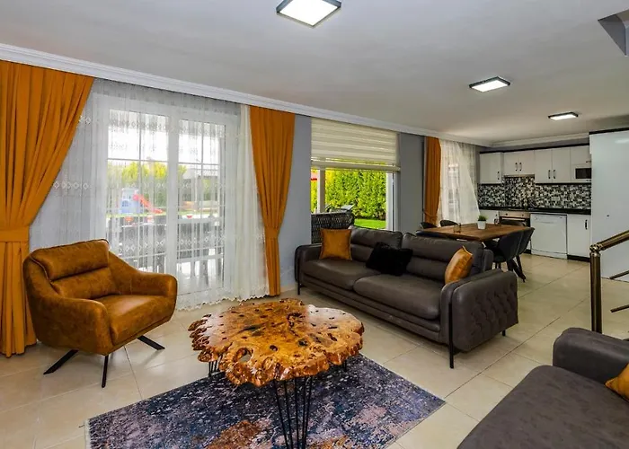 Βίλα Blue - 4 Bedroom In Hisaroenue Ολουντενίζ