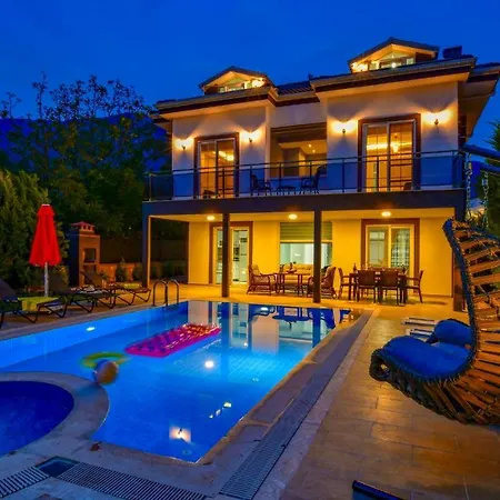 Villa Blue - 4 Bedroom In Hisarönü