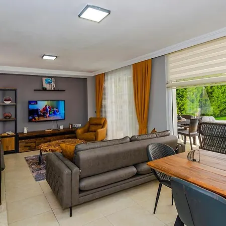 Blue - 4 Bedroom In Hisarönü
